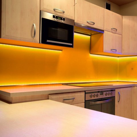 Светодиодная влагозащищенная лента Apeyron 4,8W/m 60LED/m 3528SMD желтый 5M 05BL