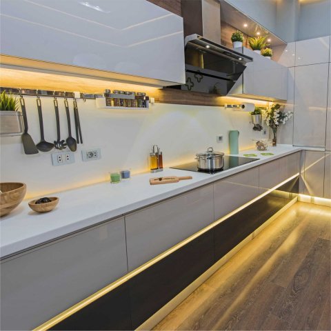 Светодиодная лента OGM 14,4W/m 60LED/m 5050SMD теплый белый 25M SL-13