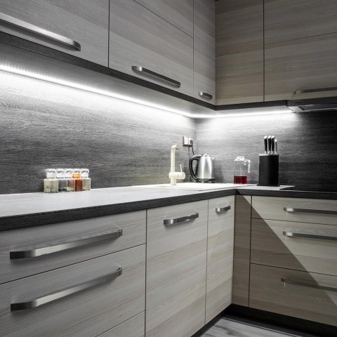 Светодиодная лента Apeyron 26W/m 240LED/m 2835SMD дневной белый 5M 00-314