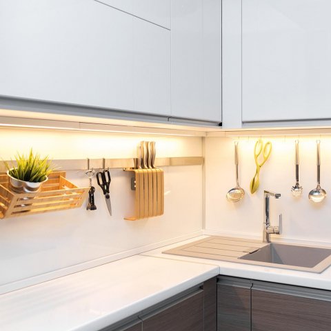 Светодиодная влагозащищенная лента Apeyron 14,4W/m 60LED/m 5050SMD теплый белый 5M 00-11