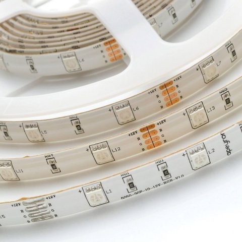 Светодиодная влагозащищенная лента Apeyron 7,2W/m 30LED/m 5050SMD разноцветная 5M 00-41