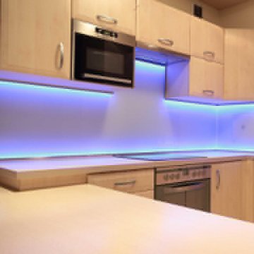 Светодиодная влагозащищенная лента Apeyron 4,8W/m 60LED/m 3528SMD синий 5M 06BL