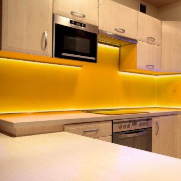 Светодиодная лента Apeyron 14,4W/m 60LED/m 5050SMD разноцветная 5M 00-310