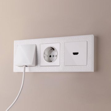 Розетка с заземлением и шторками Werkel белый W1171101 4690389155123